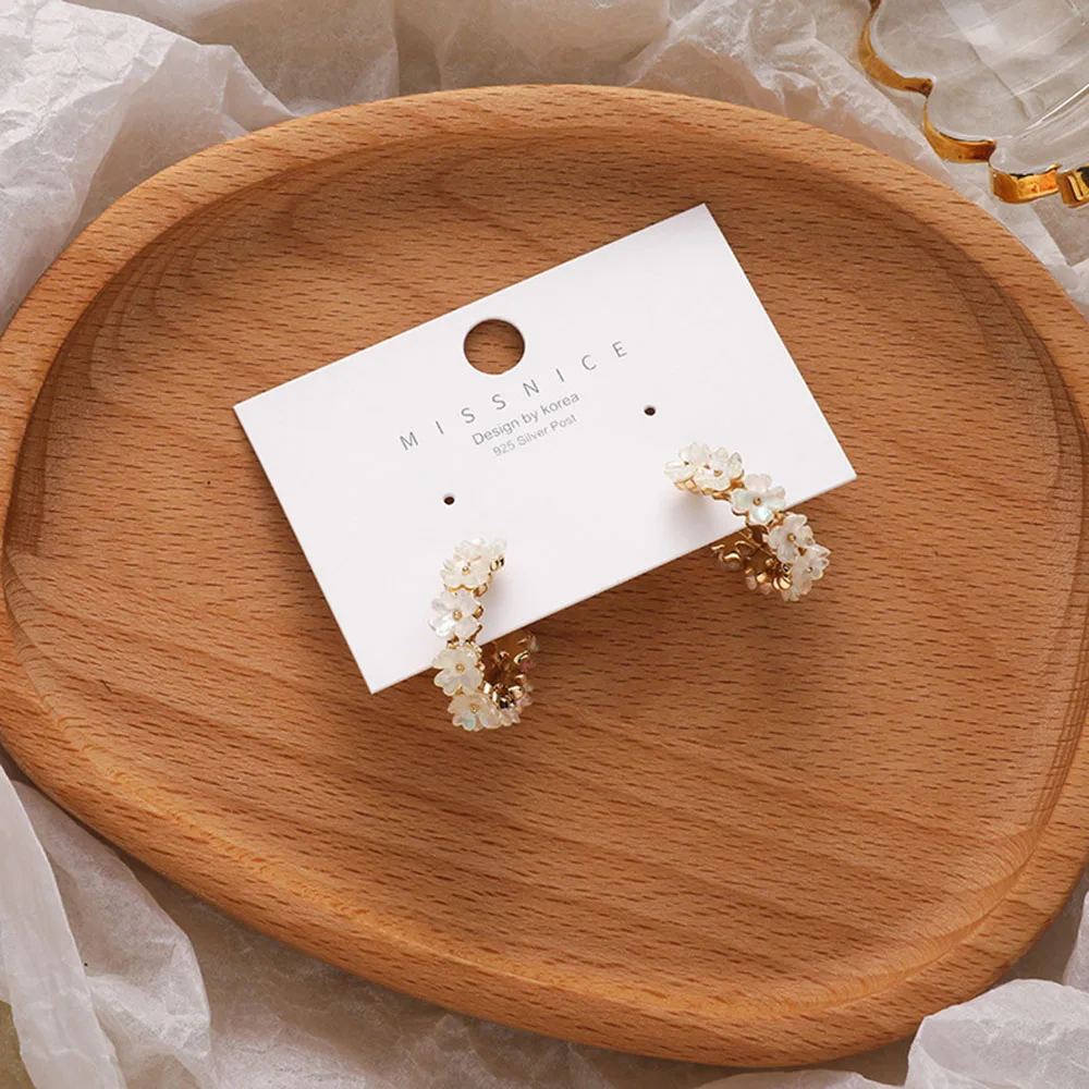 

2021 New Arrival Simple Classic Flower Hoop Geometric Hoop Earrings For Women Elegant Fashion Gold Color Metal Party