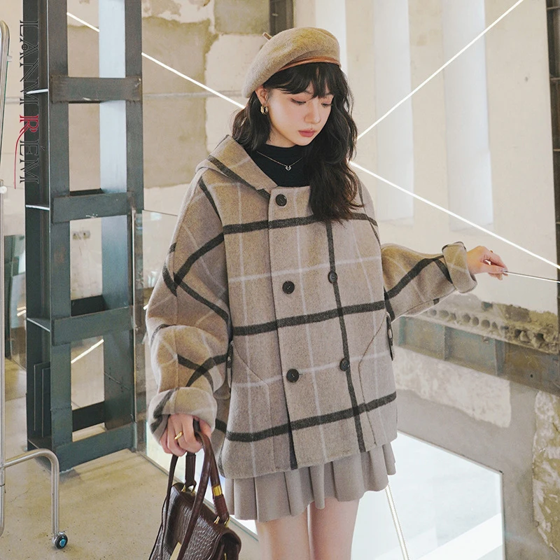 

LANMREM 2022 Winter New Plaid Woolen Coat Female Loose Hooded Double Breasted Coats Women Fashion Clothing 2W1271
