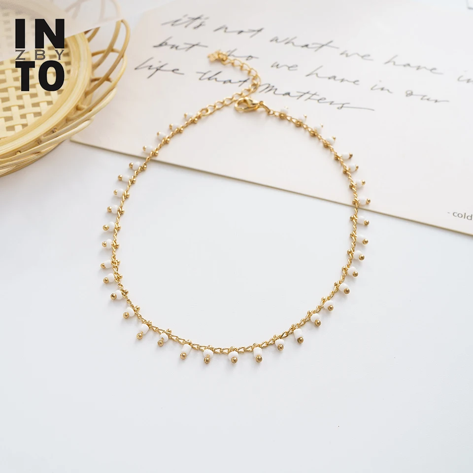 Женский браслет с кисточками Into Boho белый акриловый цепочка золотистого цвета