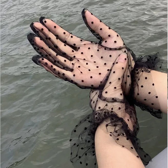 

New 1 Pair Grace Autumn Summer Women Short Tulle Gloves Stretchy Lace Gloves Lotus Leaf Sheers Flexible Mesh Gloves Full Finger