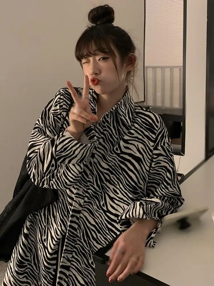 Autumn New Ladies Fashion Loose Zebra Striped Casual T-Shirt Shirt Small Waist Thin Section Long-Sleeved Top
