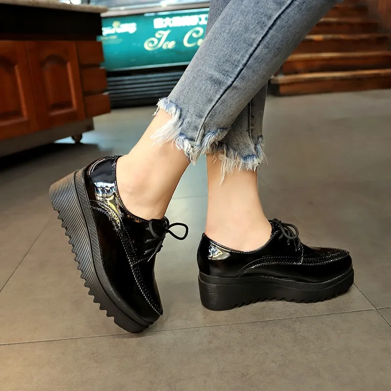 Женские оксфорды на платформе броги обувь плоской подошве лакированная кожа