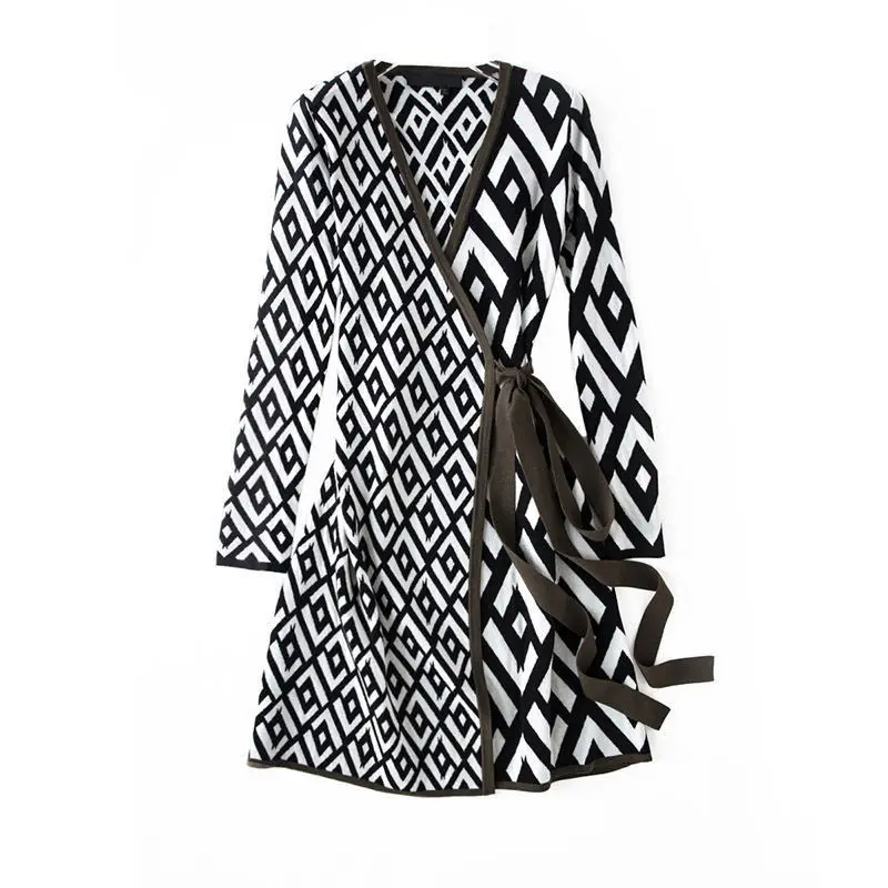 

Long sleeve contrast Plaid knitted dress women's new French slim V-neck lace up skirt in autumn and winter 2021