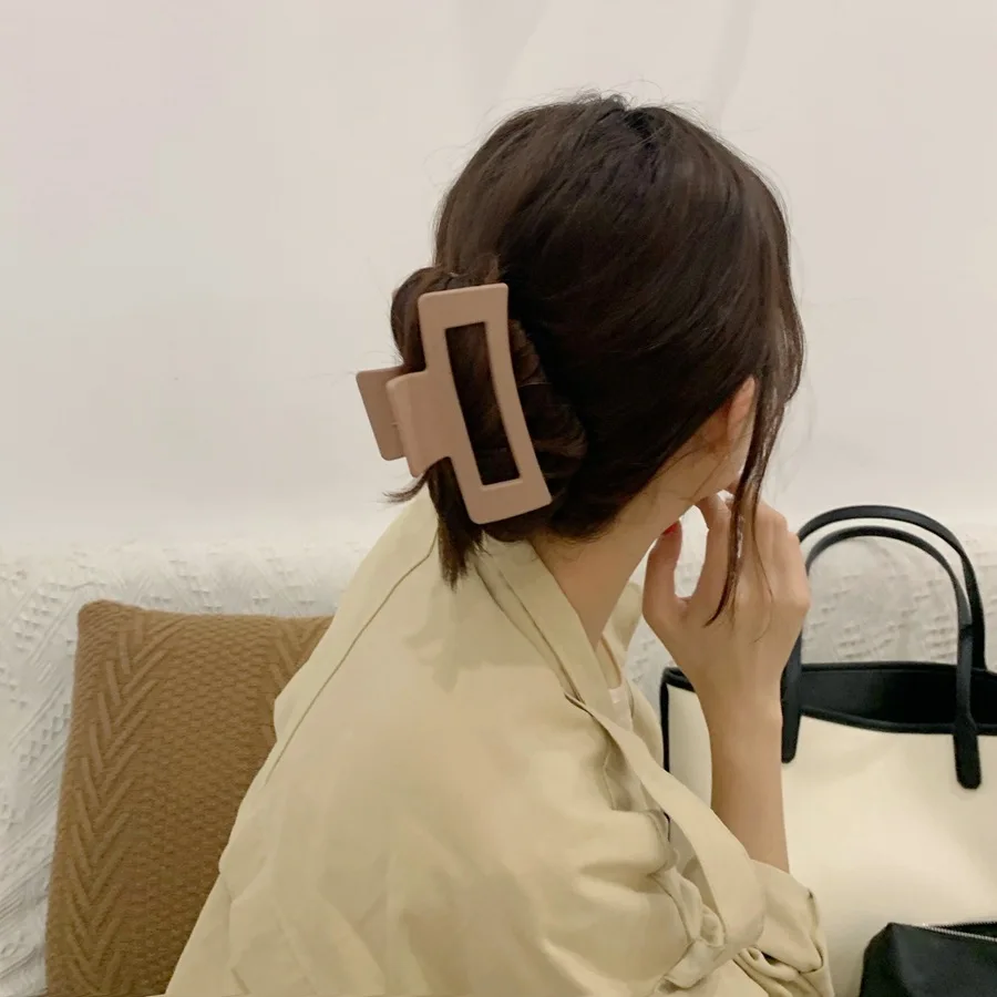 Рисунок 4 - Заколка для волос в винтажном стиле женская