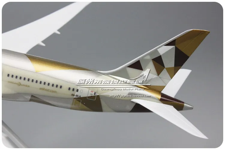 Пластиковая модель самолета в масштабе 1: 200 Боинг B787|Вертолеты самолеты корабли