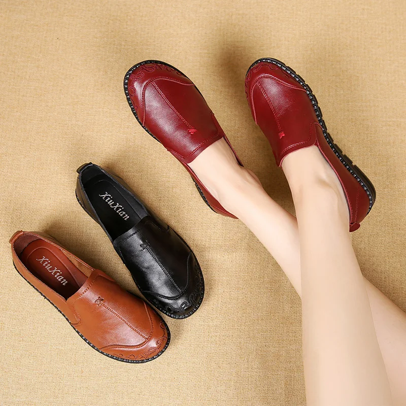 

Black leather flats woman spring shallow round casual shoes female classic slip-on loafers 2021