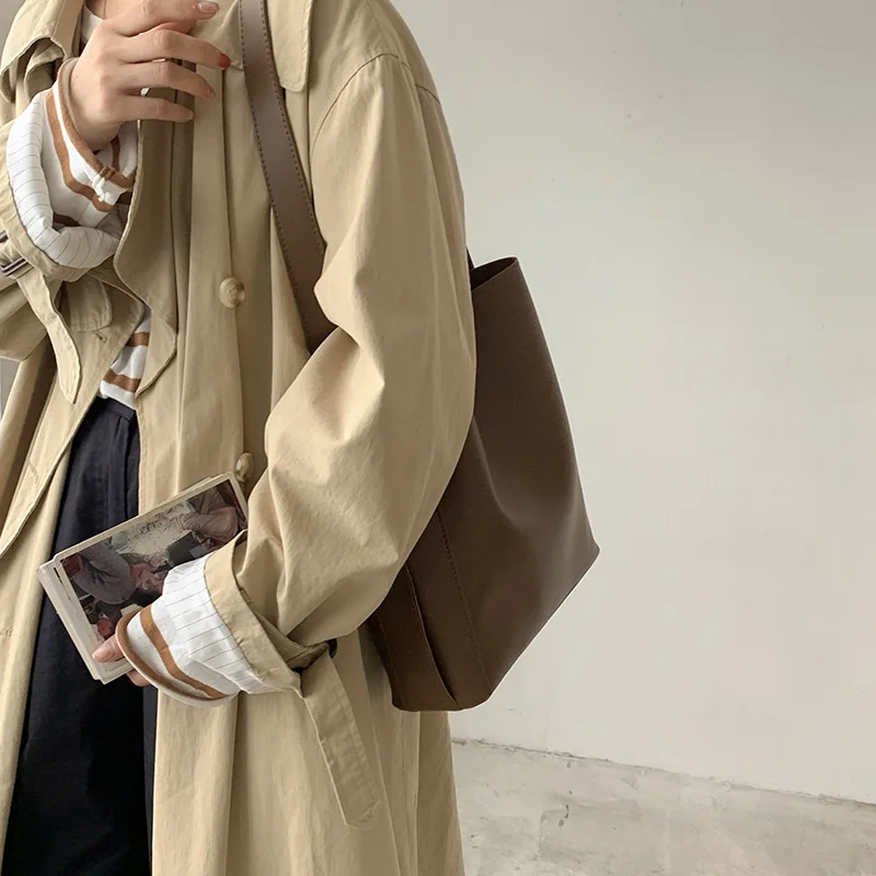 

Casual Luxurious Large Capacity Female Fashion Bucket Bag French Versatile Armpit Messenger Bag