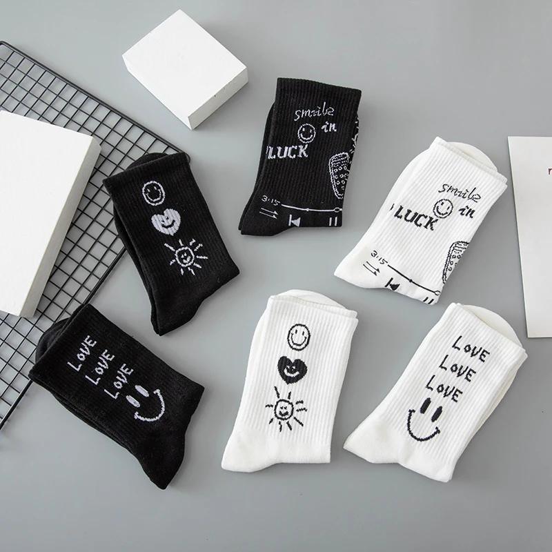 2021 Black and White Smiley Doodle Illustration Letter Love Women's Men Socks Trendy Harajuku Printed Socks Neutral Crew Socks