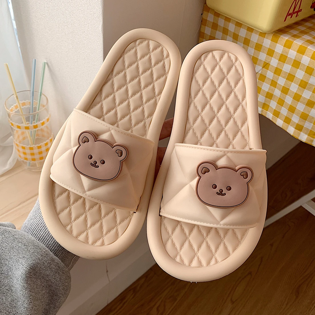 

Slippers female summer 2021 new cute cartoon girl heart student non-slip soft bottom sandals for indoor and outdoor wear.