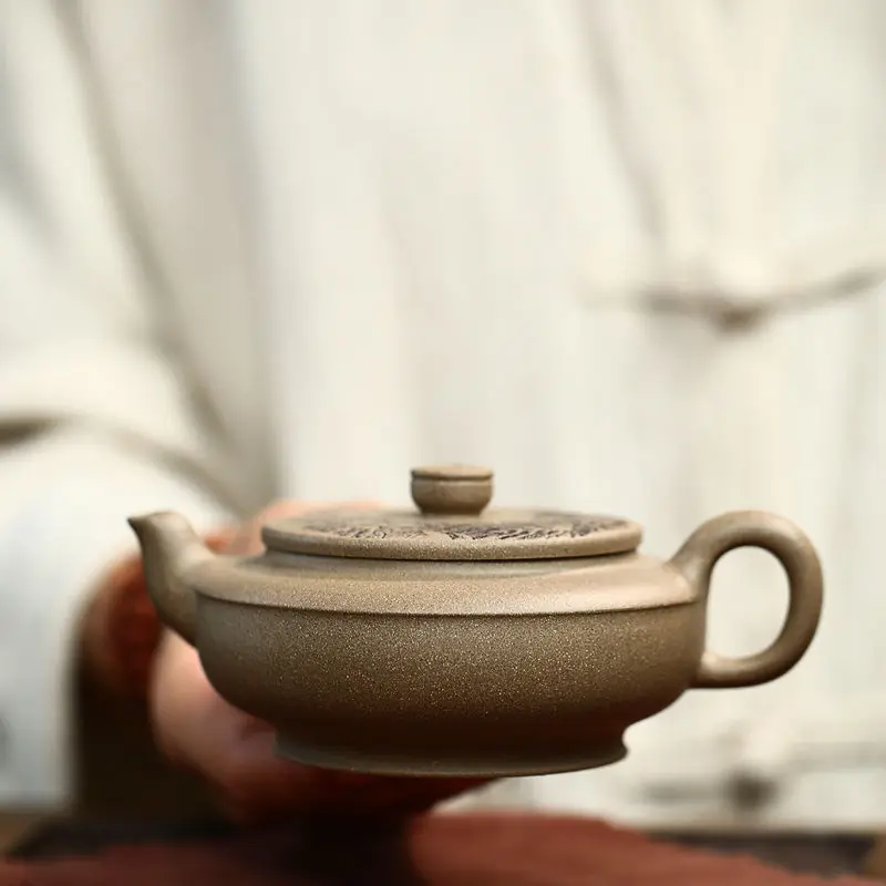 Темно красный эмалированный керамики чайник ручной работы прозрачный золы