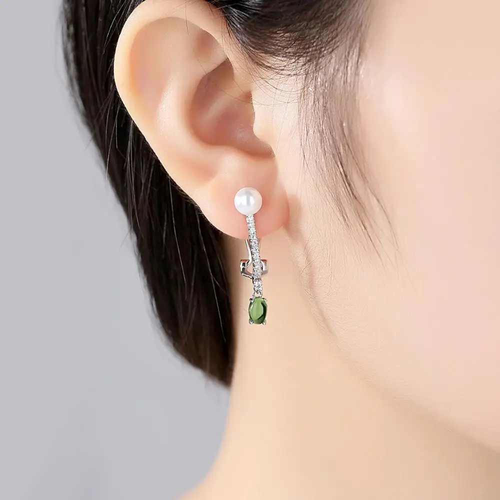 Крошечные трендовые серьги гвоздики с зеленым кристаллом из кубического