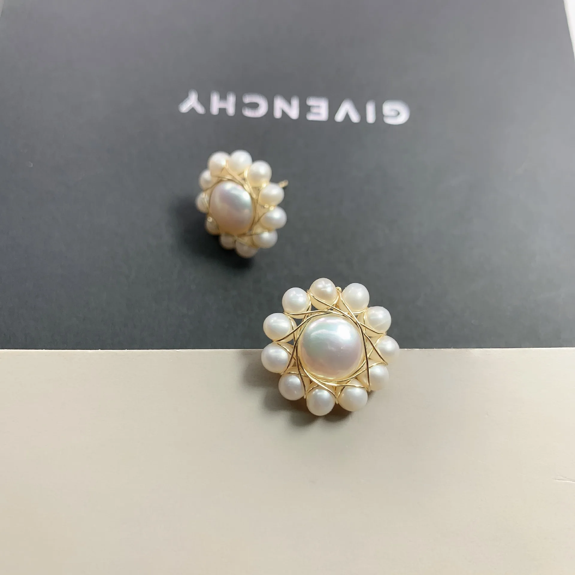 

Серьги-гвоздики женские из серебра 925 пробы с пресноводным жемчугом