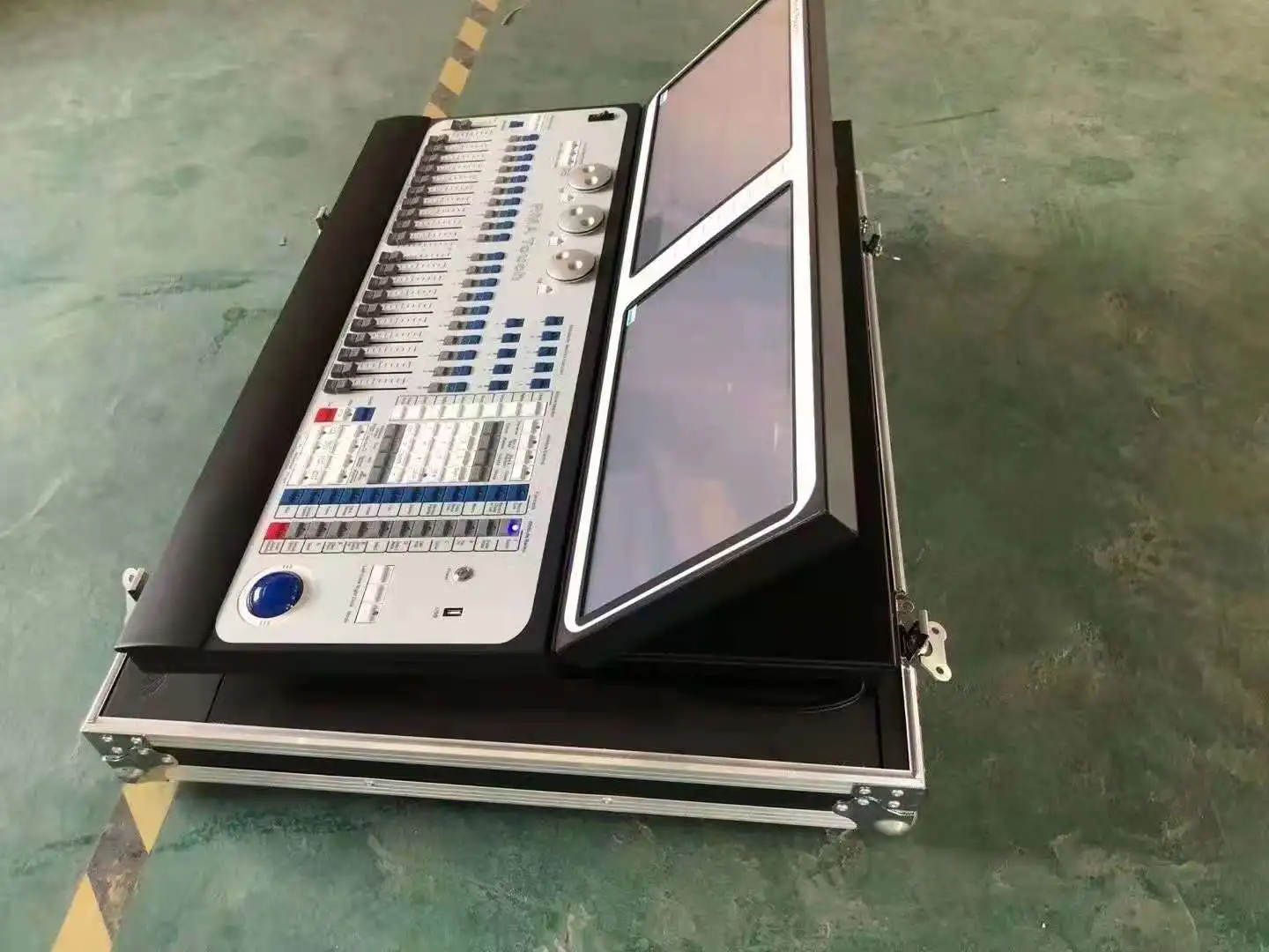Консольный контроллер освесветильник dmx tiger dual touch light | Электроника