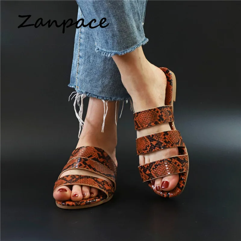 Шлепанцы женские с рисунком змеиной кожи сланцы низкая плоская подошва пляжные