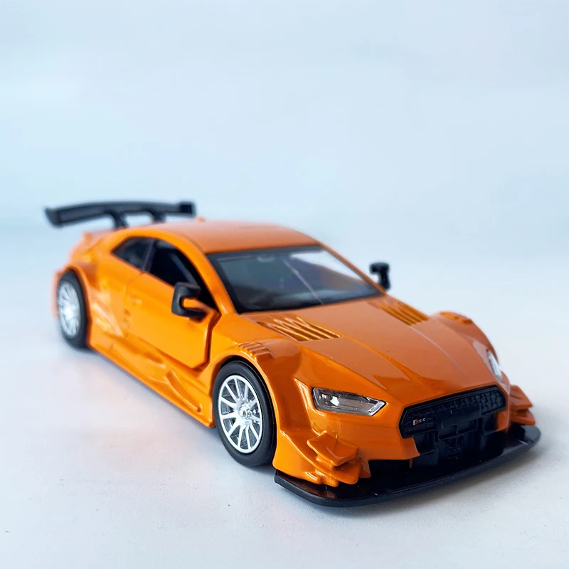 

Модель детского автомобиля из сплава в масштабе 1:43