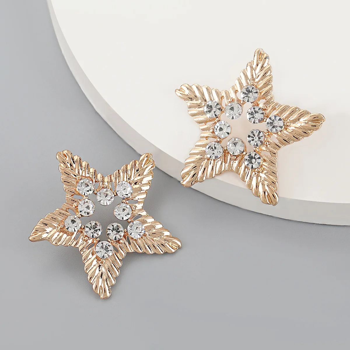 

Fashion Metal Acrylic Five-pointed Star Earrings Female Popular Exaggerated Stud Earrings Party Accessories