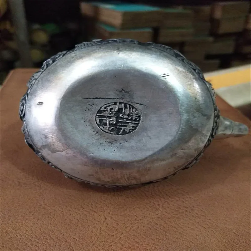 Медный чайник с резьбой в античном стиле | Дом и сад