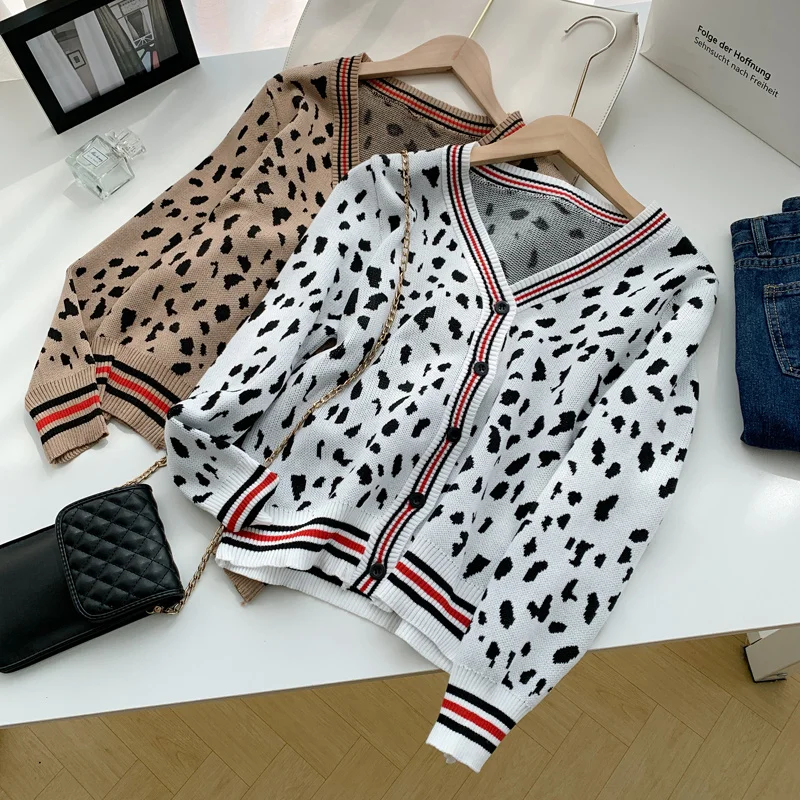 

Женский трикотажный кардиган с леопардовым принтом, осень 2021
