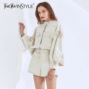 Женский Повседневный комплект TWOTWINSTYLE, комплект из двух предметов, топ с воротником-стойкой, длинными рукавами-фонариками, шорты с высокой талией, 2021