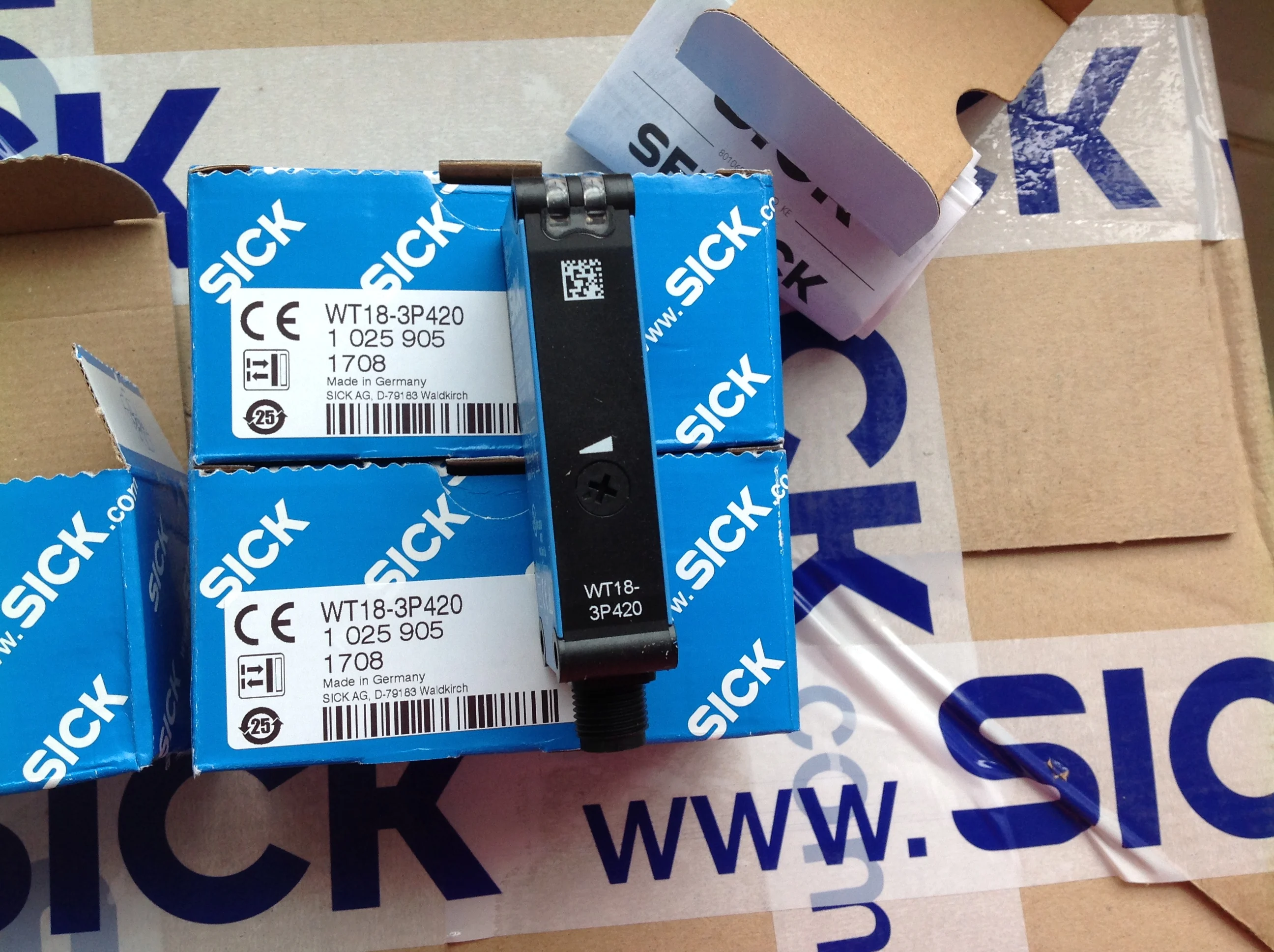 

New and original SICK Color code sensor KTS-WB41141142ZZZZ Photoelectric Sensor with good price