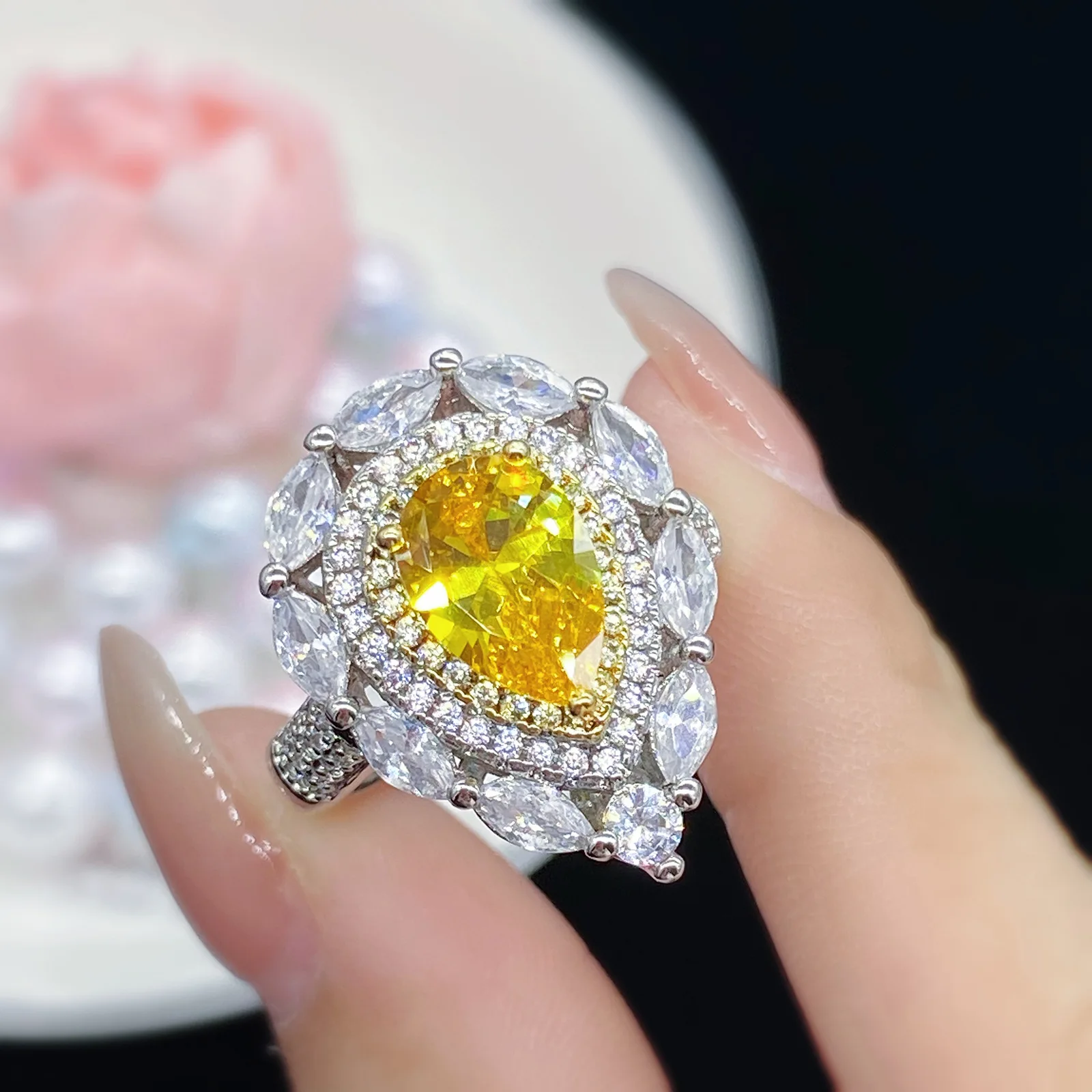 

Женское кольцо из серебра 925 пробы, с фианитом