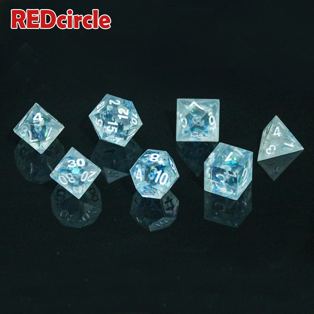 Высококачественные красочные острые края и красивые игральные кости ручной