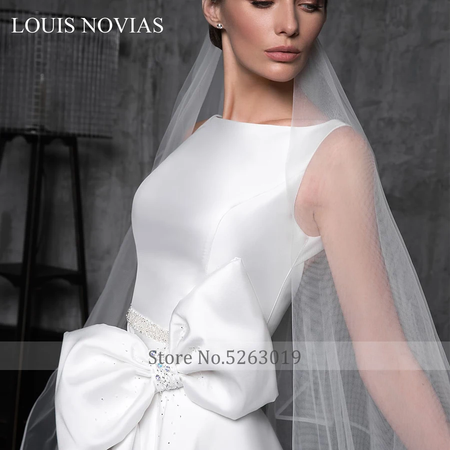 Женское атласное платье с бабочкой Louis Novias черное винтажное без рукавов
