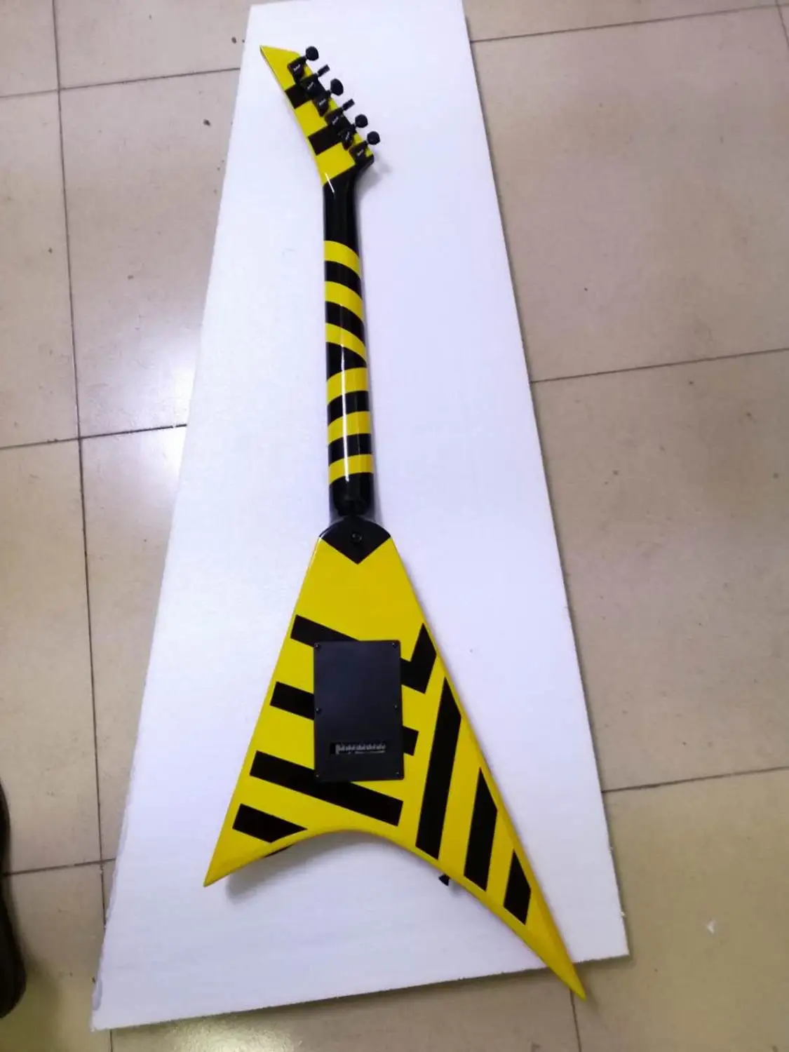 Бесплатная доставка электрогитара серий 6 желтое корпус черная фурнитура можно