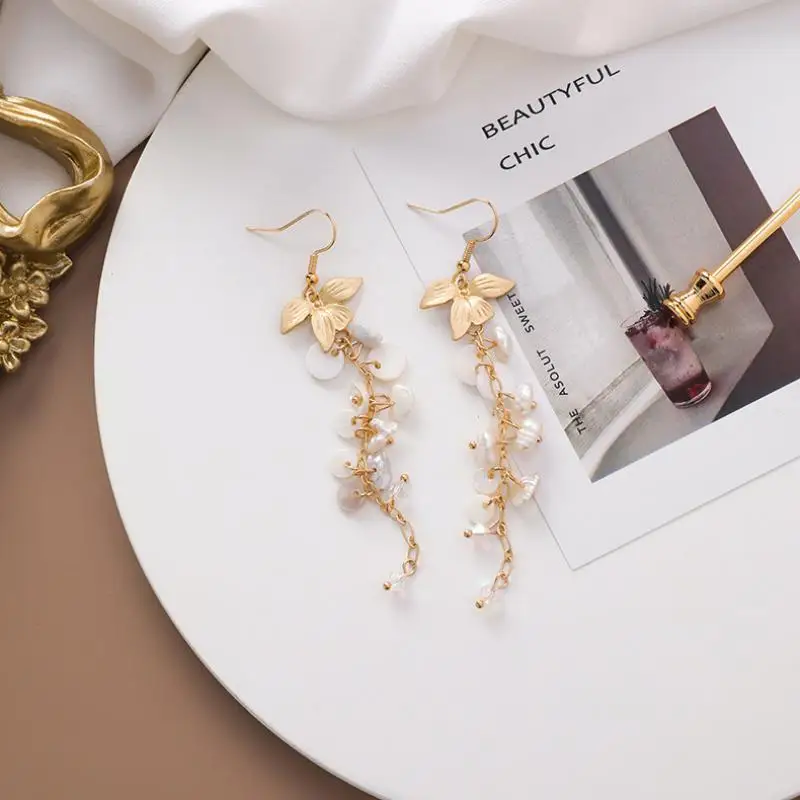 Необычные серьги подвески с искусственным жемчугом милые длинные в виде цветка