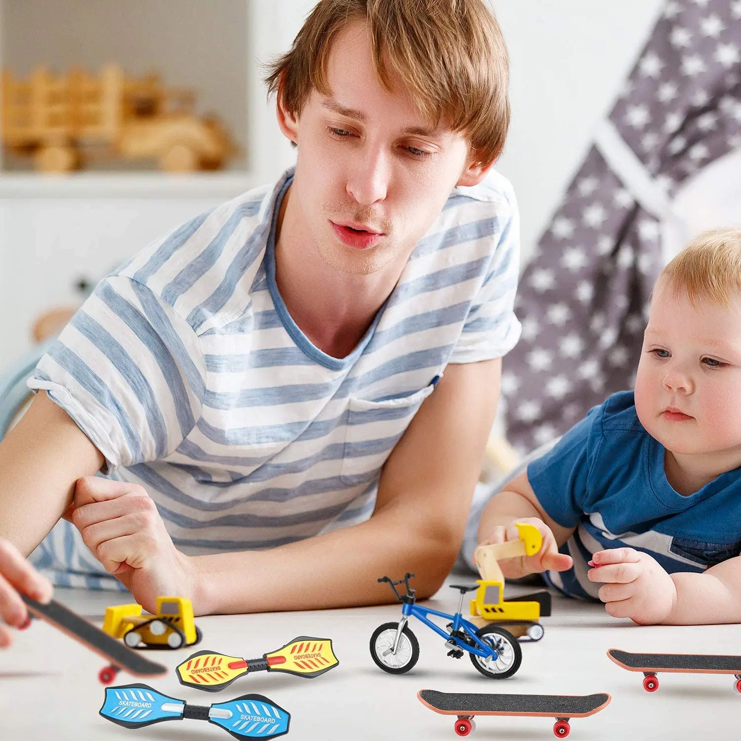

Mini Finger Toys Set Finger Skateboards Finger Bikes Scooter Tiny Swing Board Fingertip Movement Party Favors