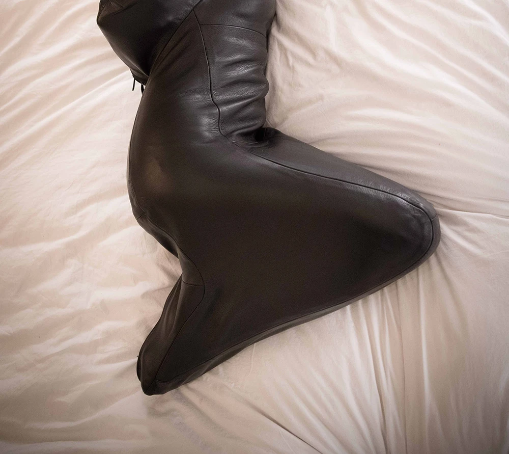 Бондаж из лакированной кожи на все тело 111111 бандаж комбинезон для силового раба