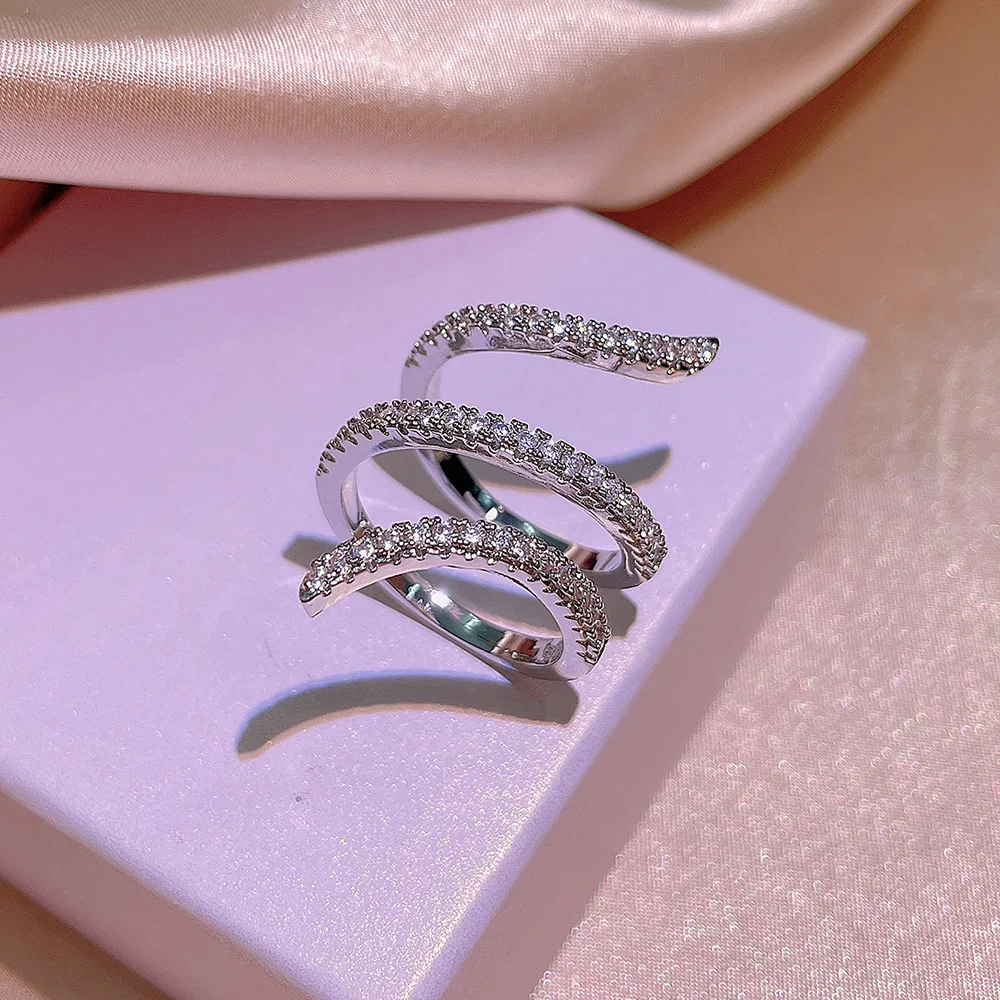 

Женское кольцо из серебра 925 пробы, с белым цирконом