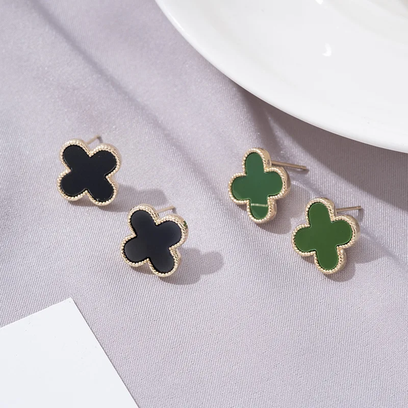 

2020 trendy acrylic four-leaf clover earrings, simple temperament earrings, women's fashion, age-reducing and generous earrings.