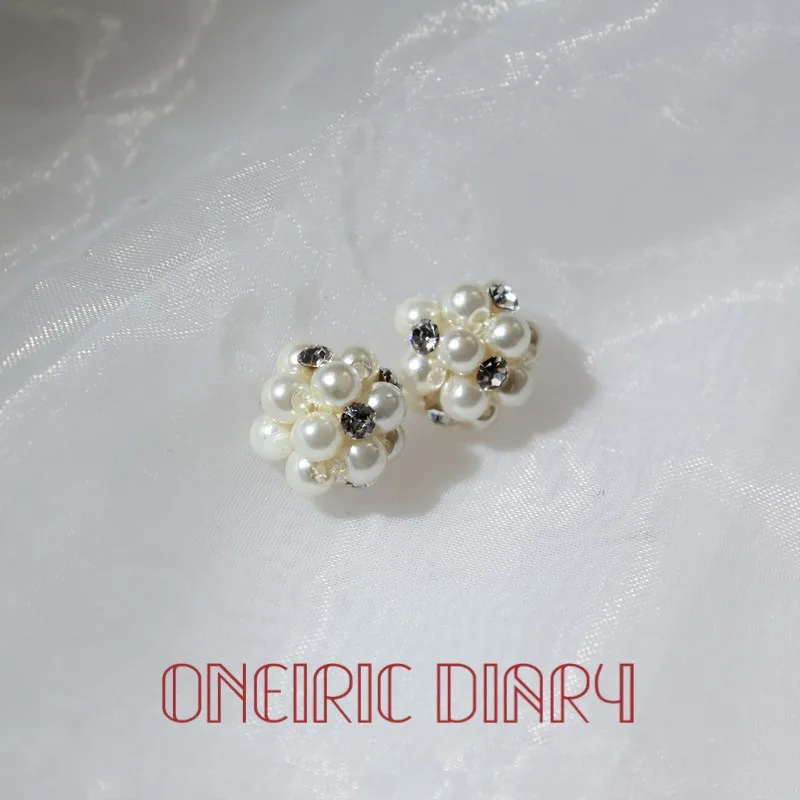 

ONEIRIC DIARY 2021 Spring Vintage Pearl Rhinestone Flower Earrings Fashion Textured Versatile Women Stud Jewelry