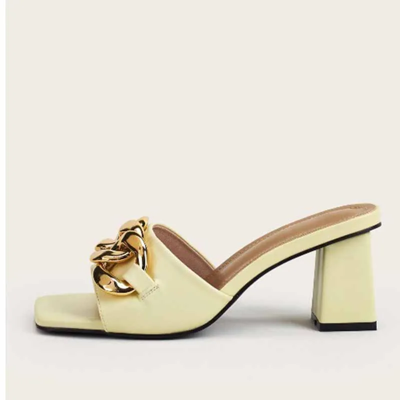 

2021 New Summer Sandals Women Fashion Square Pumps Toe High Heel Laides Velvet Open Metal Decoration Dress Multiple Colour