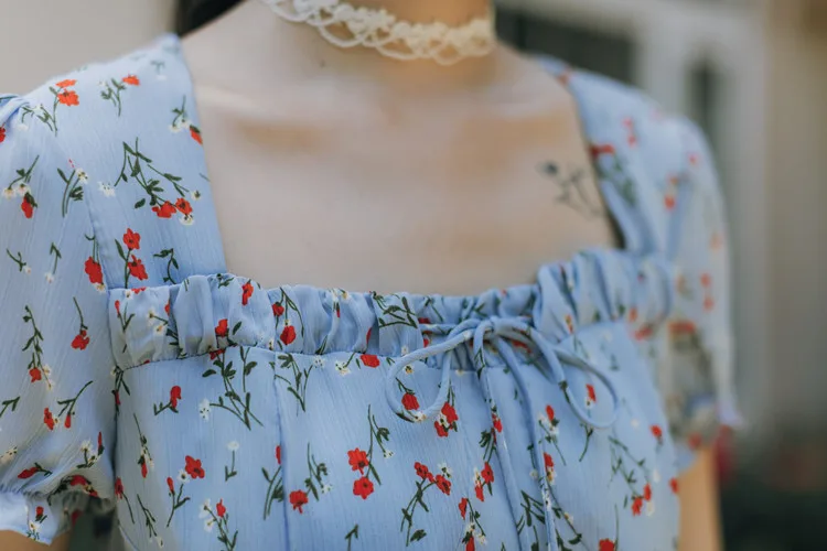 

Literary Retro French Square Collar Niche Floral Bow Tie Lace First Love Skirt