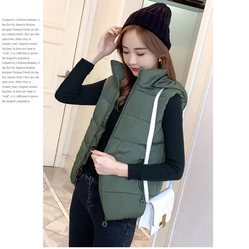 Жилетка женская черная блестящая с капюшоном без рукавов | Женская одежда