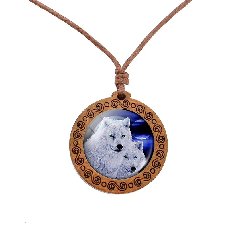 Цепочка с деревянной подвеской в виде волка | Украшения и аксессуары