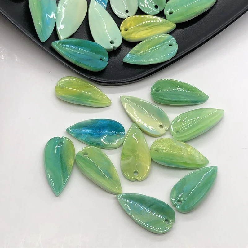 

Бусины акриловые в виде листьев, разноцветные, 10x19 мм, 80 шт.