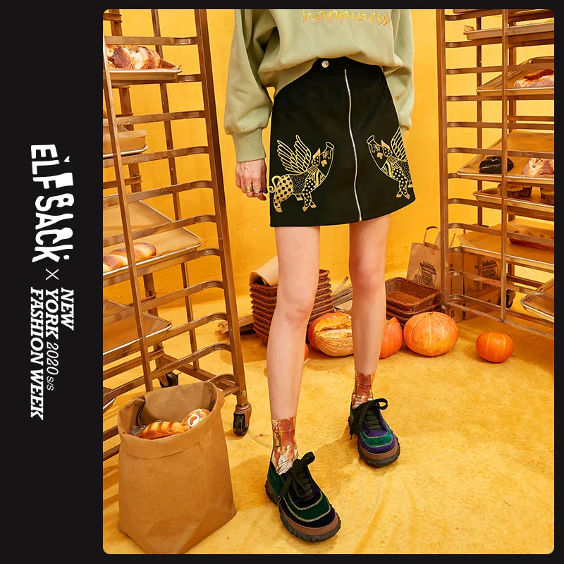 ELFSACK Black Pig Print Korean Style Women Mini Skirt Autumn Fashion Streetwear Bronzing Retro Vintage A Line Female Skirts