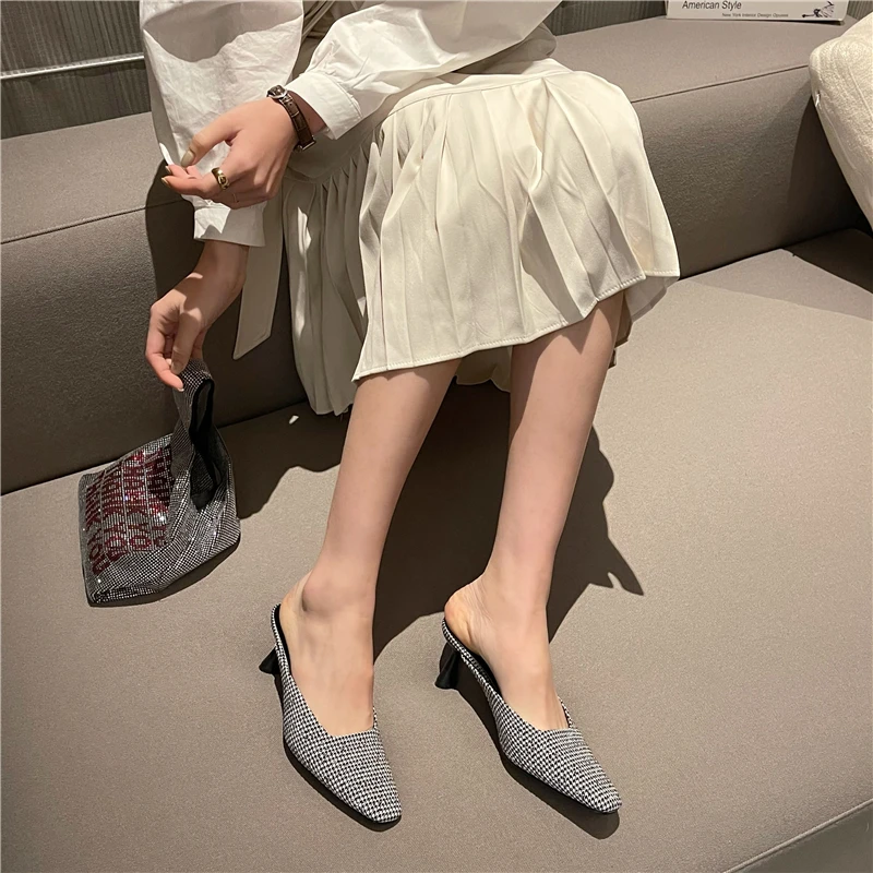 

2021 new ladies simple plaid mules spring thin high heels women elegant pointed toe drag sandals fashion houndstooth sandals