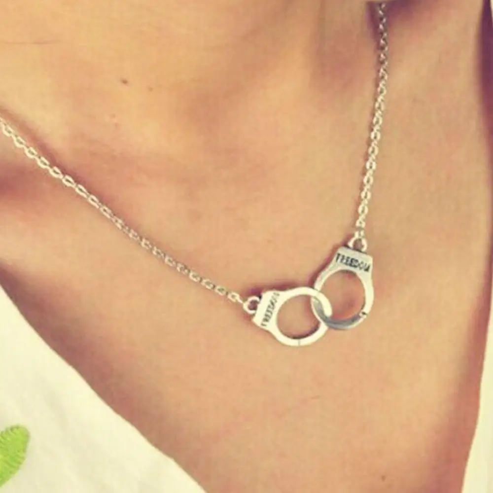 Vintage Creative Punk Gold/Silver Color Handcuffs Gun Shape Pendant Classic Necklaces Clavicle Mental Chain Women Jewelry | Украшения и