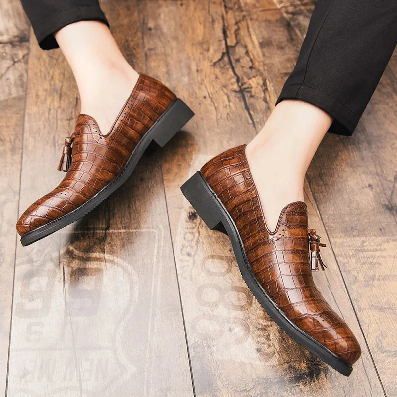 Осень/Зима 2019 мужские туфли Роскошные фирменные ботинки по плед с кисточками