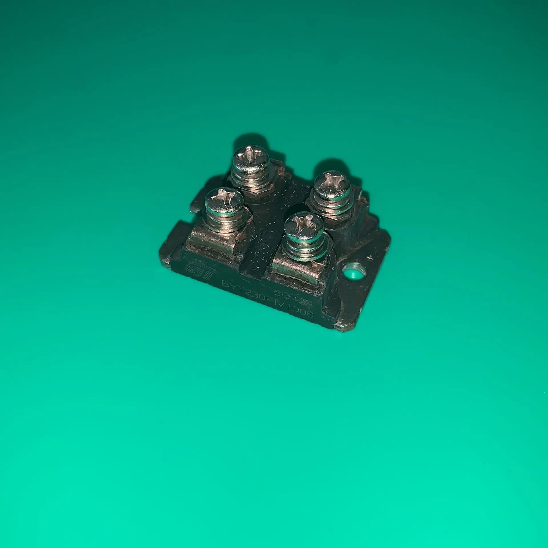 byt230piv1000