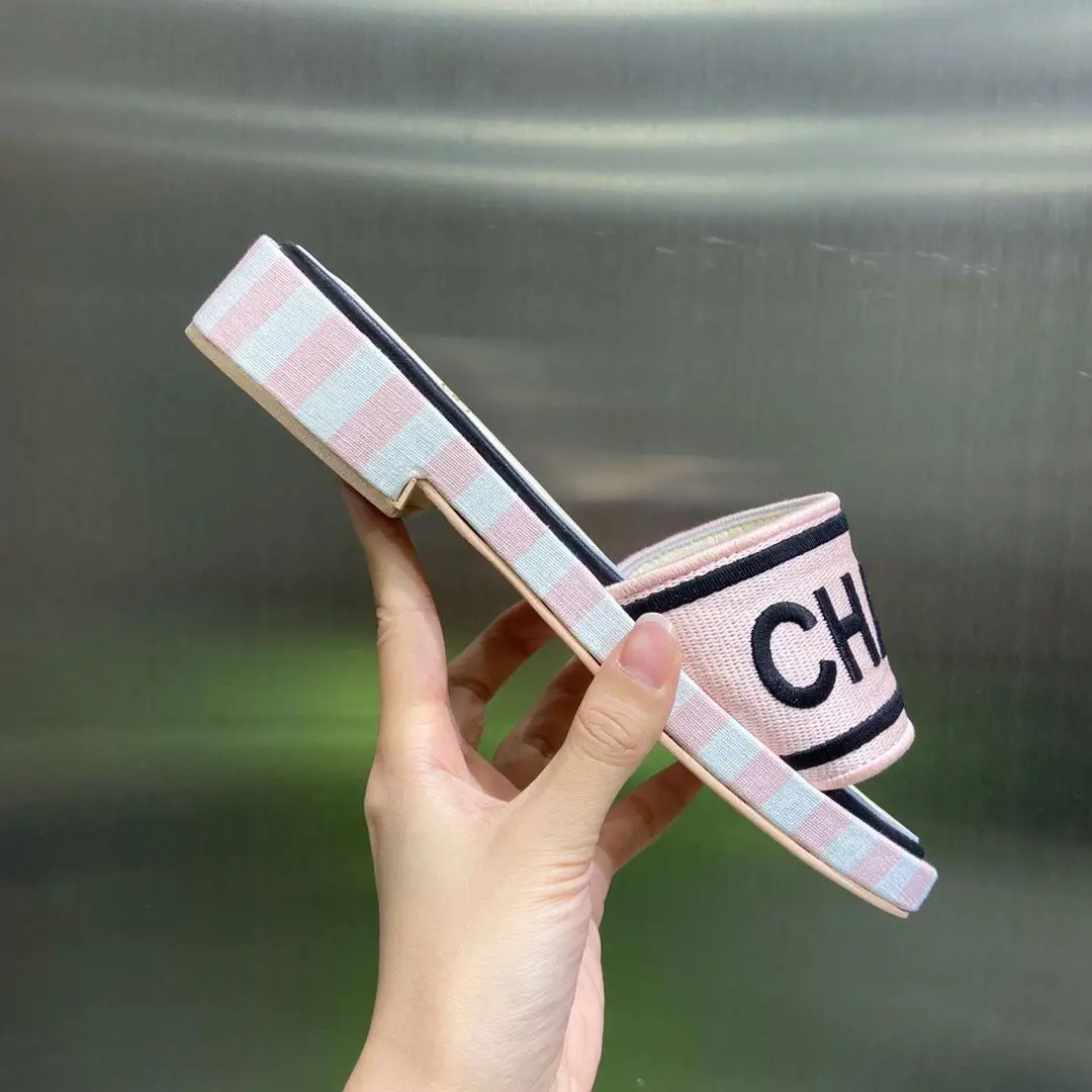 

2021 Ladies Summer Brand Designer Slippers Flat Heel Embroidery Printed Beach Slippers Casual Sandals