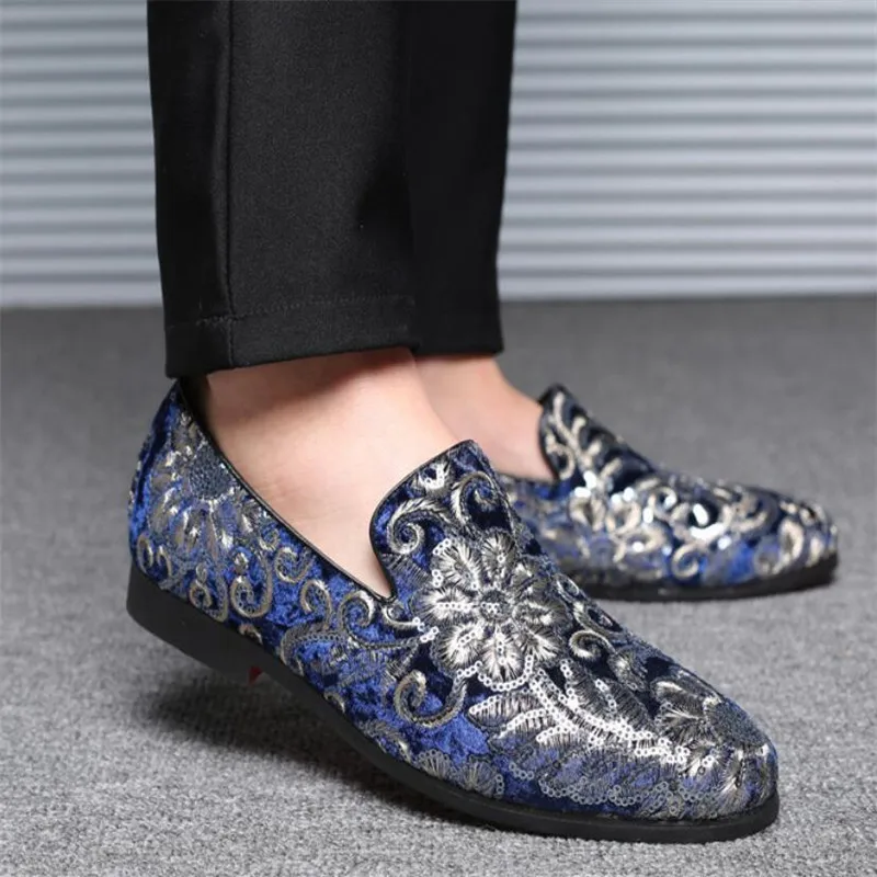 

2021 New Men's Fashion Printed Embroidery Suede Flat Loafers Shoes Men Leisure Driving Shoes Man Party Wedding Dress Prom Shoes