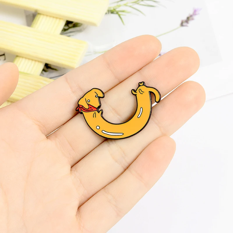 Ювелирные изделия с изображением щенка таксы эмалевой булавки желтой собаки