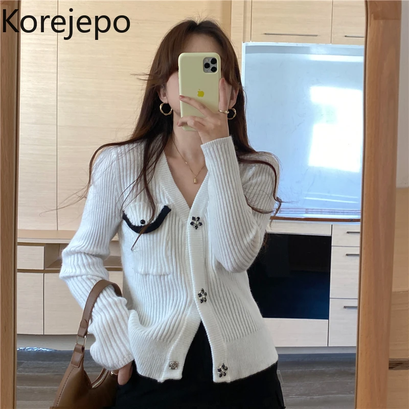 

Корейский шикарный вязаный кардиган с V-образным вырезом белый свитер пальто Женская Зима 2021 новая Корейская версия элегантные тонкие темп...