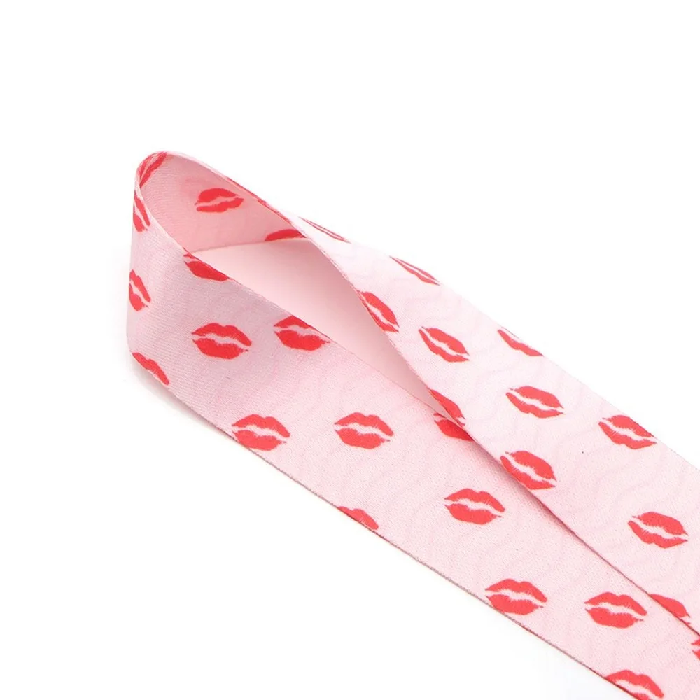 Шнурок Kiss с рисунком губ для ключей от телефона полноцветный индивидуальный