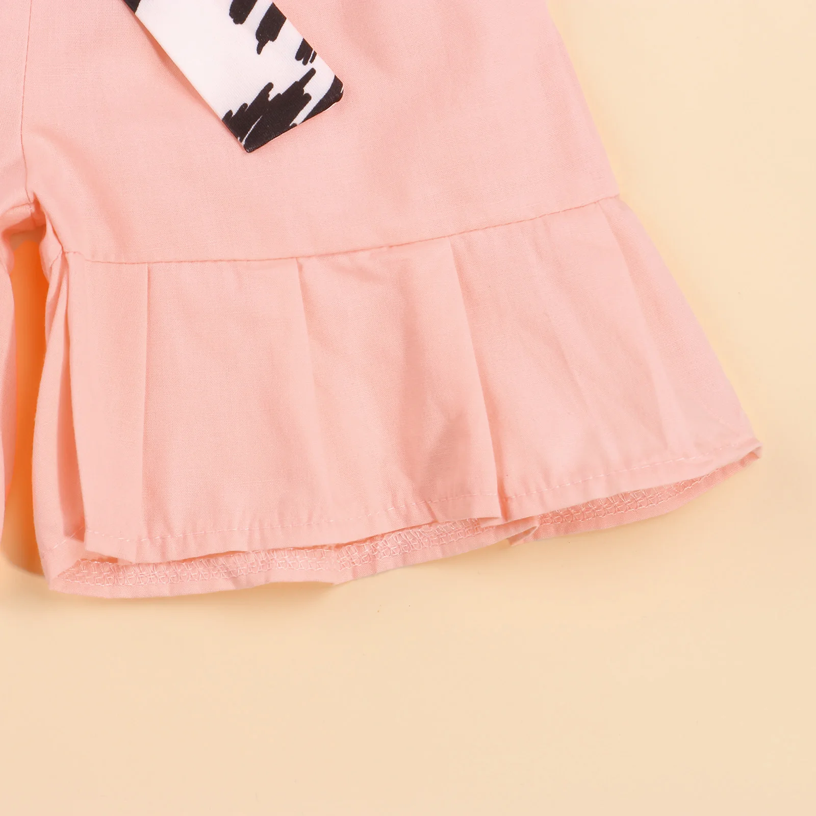 

Children Summer Creative Cow Round Collar Sleeveless Short Vest + Lace Shorts Set